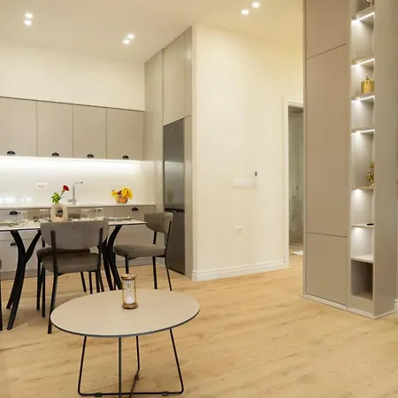 Cosmo Deluxe Apartment *